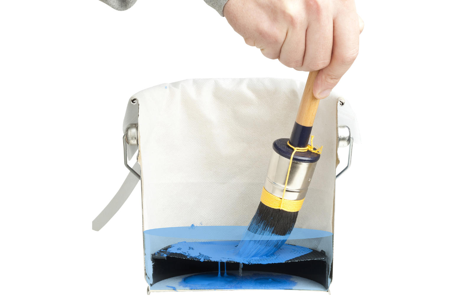 De verfdeeltjes worden onder de zeef in de zak opgevangen. Daardoor kun je de schoonmaakvloeistof langer blijven gebruiken. 