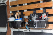 Gebruik een paar ToolTrays als hangende organizers in de bestelbus